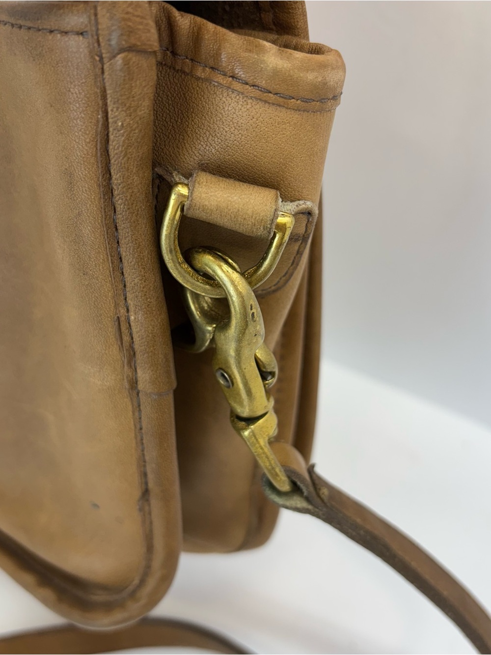 Vtg 70’s NYC Coach Tan Leather Crossbody Bag w/ Classic Turn Key Hardware Read - Picture 8 of 16